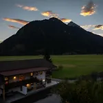 Ur-genuss Mit Wein & Weitblick 公寓
